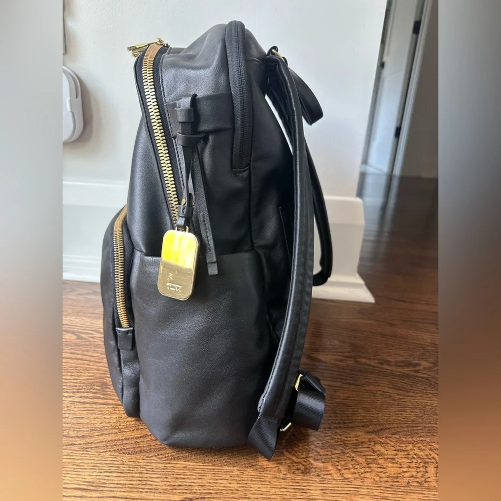 TUMI ruby Voyager leather Black Backpack - very good condition - Picture 3 of 15
